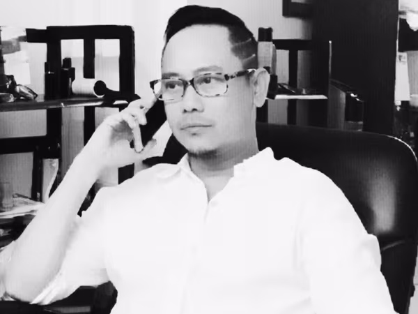 Nhà thiết kế Võ Việt Chung được mời làm giám khảo Miss World Beauty 2015 ảnh 1 Nhà thiết kế Võ Việt Chung được mời làm giám khảo Miss World Beauty 2015 ảnh 1