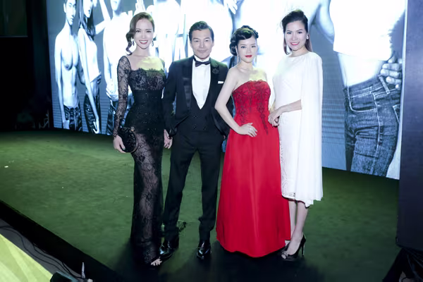 Vũ Ngọc Anh diện đầm xuyên thấu, nổi bật tại sự kiện ảnh 6 Vũ Ngọc Anh diện đầm xuyên thấu, nổi bật tại sự kiện ảnh 6