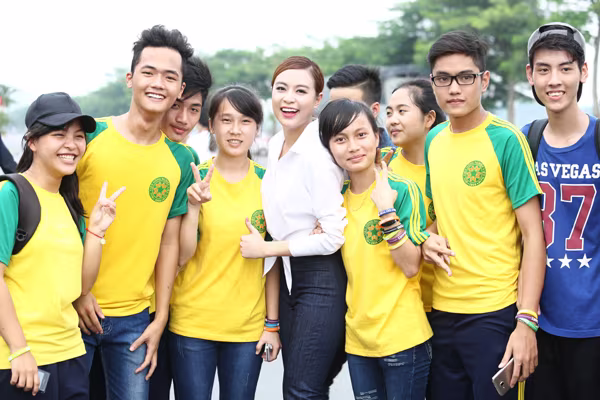 Hoàng Thuỳ Linh biểu diễn cực sung khiến khán giả đứng ngồi không yên ảnh 7 Hoàng Thuỳ Linh biểu diễn cực sung khiến khán giả đứng ngồi không yên ảnh 7