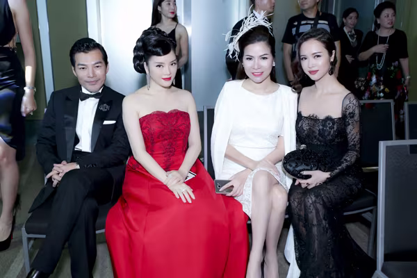 Vũ Ngọc Anh diện đầm xuyên thấu, nổi bật tại sự kiện ảnh 5 Vũ Ngọc Anh diện đầm xuyên thấu, nổi bật tại sự kiện ảnh 5