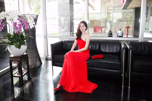 Hoa hậu Mai Phương Thuý ăn diện lộng lẫy, ngồi "xế sang" đi dự sự kiện ảnh 6 Hoa hậu Mai Phương Thuý ăn diện lộng lẫy, ngồi "xế sang" đi dự sự kiện ảnh 6