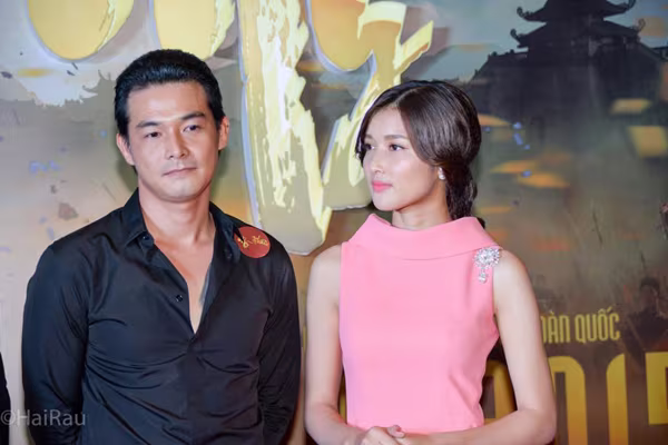 Triệu Thị Hà sánh vai Quách Ngọc Ngoan trong ngày ra mắt "Mỹ nhân" ảnh 7 Triệu Thị Hà sánh vai Quách Ngọc Ngoan trong ngày ra mắt "Mỹ nhân" ảnh 7