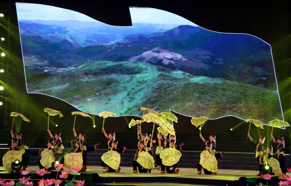 "Sắt son niềm tin" với Đảng và Bác Hồ kính yêu ảnh 4