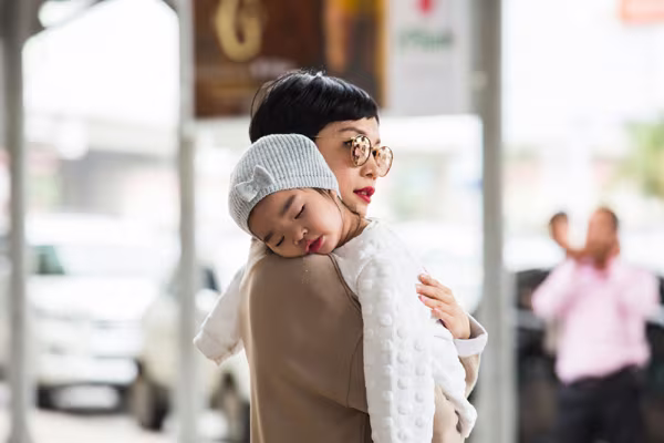 Mẹ con siêu mẫu Xuân Lan gây chú ý tại sân bay Nội Bài ảnh 4 Mẹ con siêu mẫu Xuân Lan gây chú ý tại sân bay Nội Bài ảnh 4