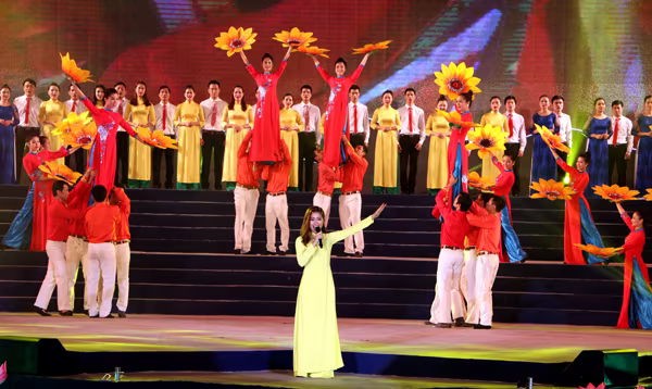 "Sắt son niềm tin" với Đảng và Bác Hồ kính yêu ảnh 1