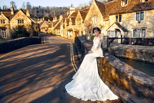 Á hậu Huyền My diện váy cưới đẹp "mê hồn" ở trời Tây ảnh 1