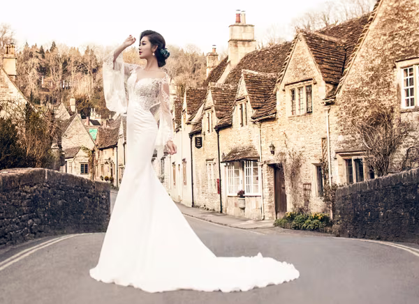 Á hậu Huyền My diện váy cưới đẹp "mê hồn" ở trời Tây ảnh 10