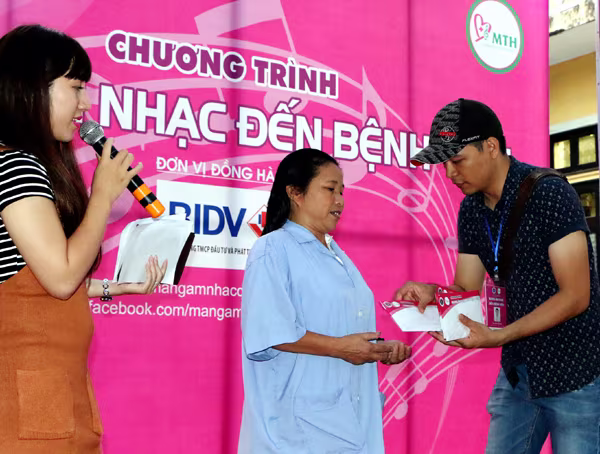 Quán quân Sao Mai 2015 Thu Hằng: Nụ cười của khán giả là cát-xê lớn nhất ảnh 14