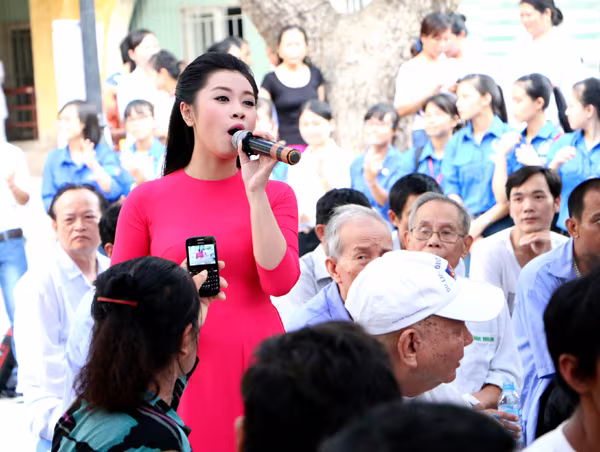 Quán quân Sao Mai 2015 Thu Hằng: Nụ cười của khán giả là cát-xê lớn nhất ảnh 4