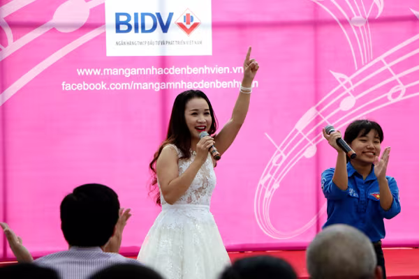 Quán quân Sao Mai 2015 Thu Hằng: Nụ cười của khán giả là cát-xê lớn nhất ảnh 9