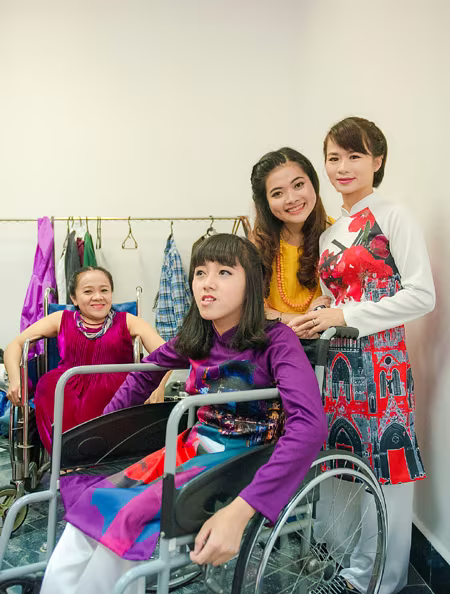 Ấn tượng với màn trình diễn thời trang dành cho người khuyết tật ảnh 3 Ấn tượng với màn trình diễn thời trang dành cho người khuyết tật ảnh 3