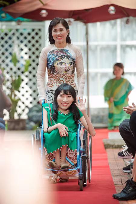 Ấn tượng với màn trình diễn thời trang dành cho người khuyết tật ảnh 4 Ấn tượng với màn trình diễn thời trang dành cho người khuyết tật ảnh 4