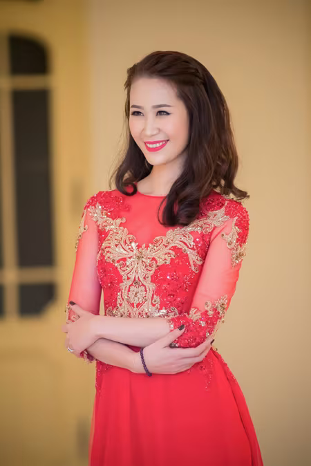 Hoa hậu Dương Thuỳ Linh rạng ngời làm MC Gala Asian một mái nhà chung ảnh 4