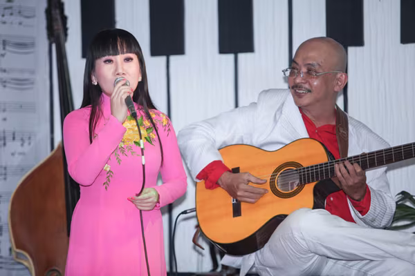 Á hậu Tố Uyên cùng dàn nghệ sĩ tham gia đấu giá ủng hộ MC Lê Tâm ảnh 8