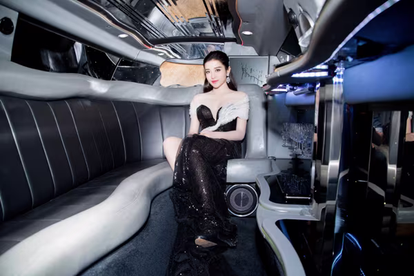 Á hậu Huyền My diện đầm sexy, khoe vòng 1 gợi cảm ảnh 1 Á hậu Huyền My diện đầm sexy, khoe vòng 1 gợi cảm ảnh 1