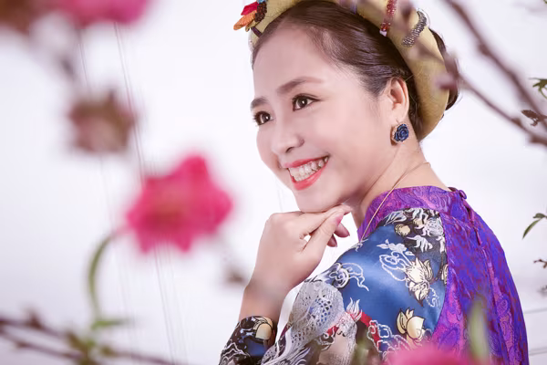 "Nữ hoàng tên miền" Lê Thúy Hạnh hòa mình cùng sắc xuân ảnh 9