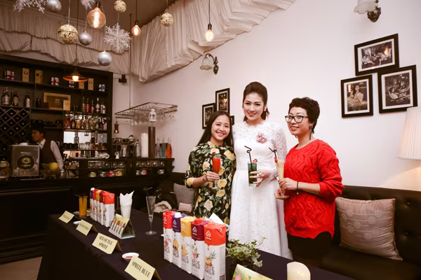 Á hậu Tú Anh học làm bánh chuẩn bị đón Tết ảnh 4 Á hậu Tú Anh học làm bánh chuẩn bị đón Tết ảnh 4