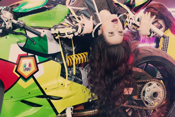 Hoàng Thùy Linh mang motor khủng lên sân khấu "đọ sức nóng" tại The Remix ảnh 6 Hoàng Thùy Linh mang motor khủng lên sân khấu "đọ sức nóng" tại The Remix ảnh 6