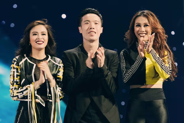 Hoàng Thùy Linh mang motor khủng lên sân khấu "đọ sức nóng" tại The Remix ảnh 9 Hoàng Thùy Linh mang motor khủng lên sân khấu "đọ sức nóng" tại The Remix ảnh 9