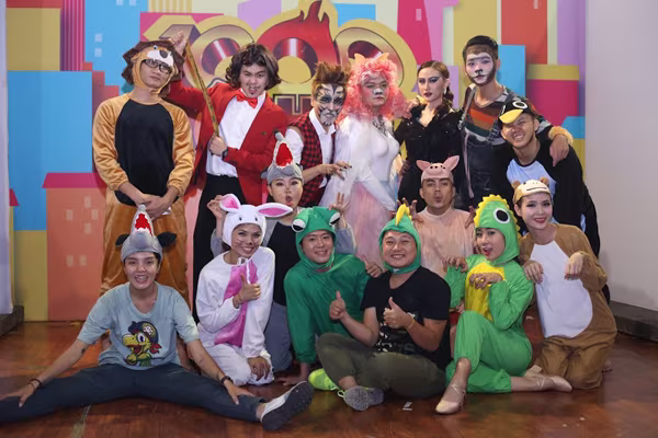 "Người đẹp dao kéo" Kelly Nguyễn lần đầu diễn hài cùng Trịnh Tú Trung ảnh 8 "Người đẹp dao kéo" Kelly Nguyễn lần đầu diễn hài cùng Trịnh Tú Trung ảnh 8