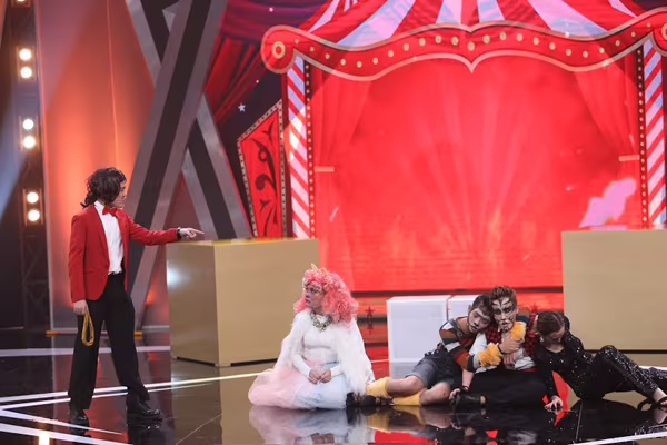 "Người đẹp dao kéo" Kelly Nguyễn lần đầu diễn hài cùng Trịnh Tú Trung ảnh 6 "Người đẹp dao kéo" Kelly Nguyễn lần đầu diễn hài cùng Trịnh Tú Trung ảnh 6