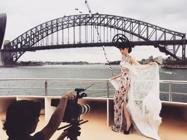 Hé lộ hậu trường chụp ảnh hoành tráng của siêu mẫu quốc tế Jessica Minh Anh ảnh 3