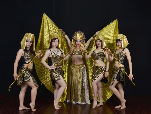 "Bỏng mắt" ngắm vũ đoàn bellydance chuẩn bị bài cho Festival Huế 2016 ảnh 7 "Bỏng mắt" ngắm vũ đoàn bellydance chuẩn bị bài cho Festival Huế 2016 ảnh 7