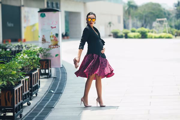 Siêu mẫu Diệu Huyền "bụng bầu" xuống phố vẫn gợi cảm ảnh 8