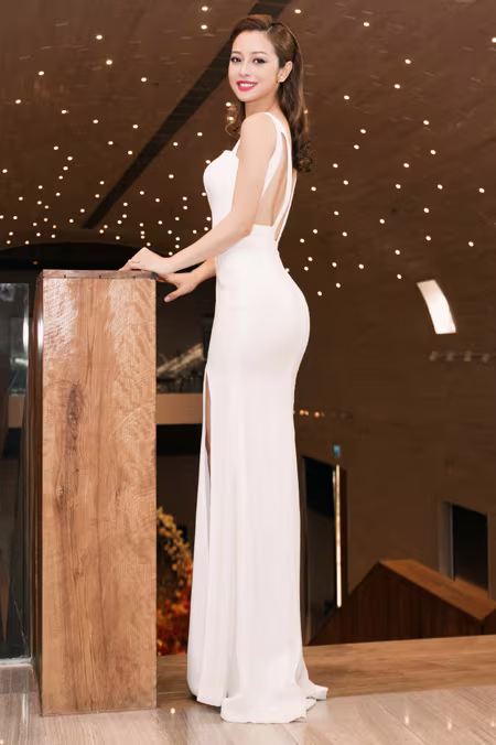 Hoa hậu Jennifer Phạm khoe lưng trần hút mắt ảnh 6 Hoa hậu Jennifer Phạm khoe lưng trần hút mắt ảnh 6