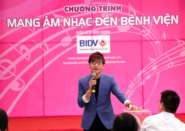 Danh hài Trà My "vác bụng bầu" lên sân khấu ảnh 13