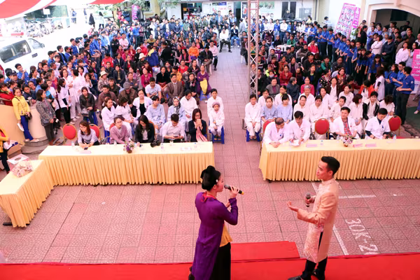 Danh hài Trà My "vác bụng bầu" lên sân khấu ảnh 10