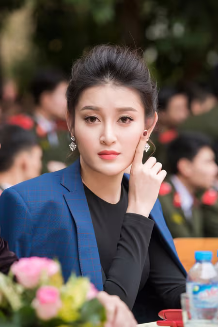 Á hậu Huyền My giản dị nhưng đầy quyến rũ trên "ghế nóng" ảnh 7 Á hậu Huyền My giản dị nhưng đầy quyến rũ trên "ghế nóng" ảnh 7