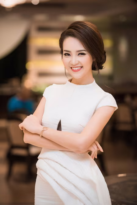 Á hậu Thụy Vân khoe nhan sắc rạng ngời ảnh 1