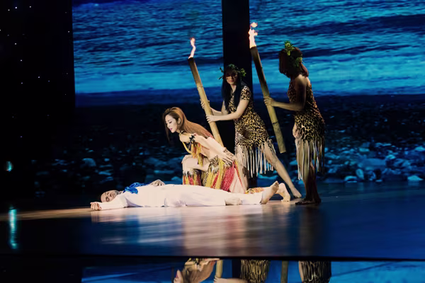 Jennifer Phạm "ghi điểm" bằng những cú lắc hông gợi cảm ảnh 7