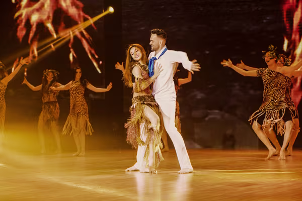 Jennifer Phạm "ghi điểm" bằng những cú lắc hông gợi cảm ảnh 8