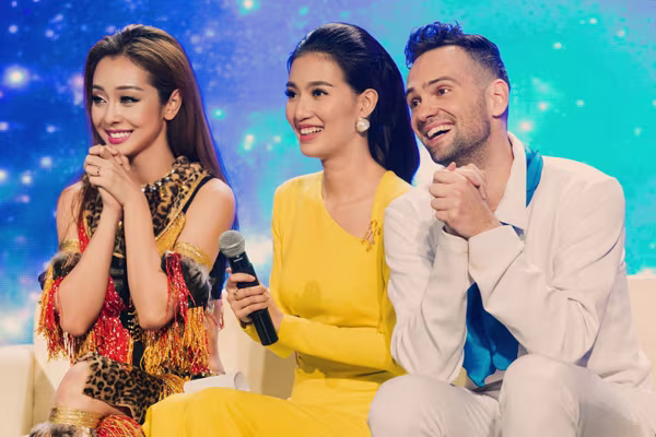 Jennifer Phạm "ghi điểm" bằng những cú lắc hông gợi cảm ảnh 11