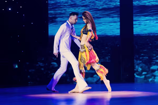 Jennifer Phạm "ghi điểm" bằng những cú lắc hông gợi cảm ảnh 6