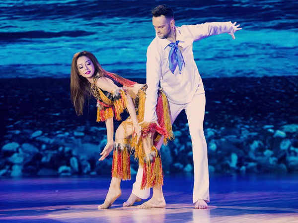 Jennifer Phạm "ghi điểm" bằng những cú lắc hông gợi cảm ảnh 5