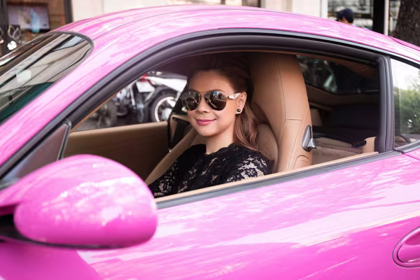 "Búp bê" Thanh Thảo "cưỡi" xế hồng đi làm đẹp ảnh 1 "Búp bê" Thanh Thảo "cưỡi" xế hồng đi làm đẹp ảnh 1