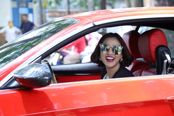 Maya sành điệu lái xe sang trở lại với nghệ thuật thứ 7 ảnh 3 Maya sành điệu lái xe sang trở lại với nghệ thuật thứ 7 ảnh 3