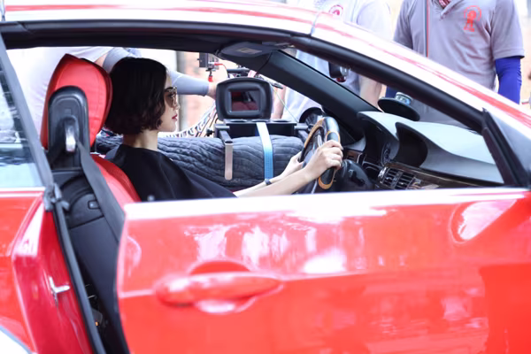 Maya sành điệu lái xe sang trở lại với nghệ thuật thứ 7 ảnh 5 Maya sành điệu lái xe sang trở lại với nghệ thuật thứ 7 ảnh 5