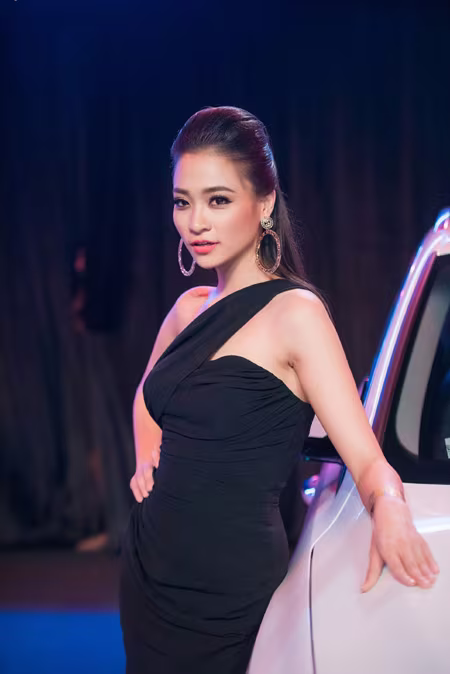 Dàn mỹ nhân quyến rũ, kiêu sa "đọ sắc" tại Hà Nội ảnh 8 Dàn mỹ nhân quyến rũ, kiêu sa "đọ sắc" tại Hà Nội ảnh 8