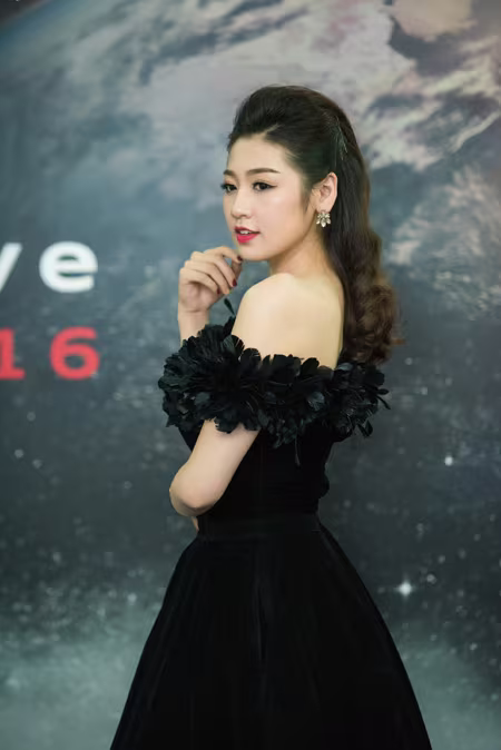 Dàn mỹ nhân quyến rũ, kiêu sa "đọ sắc" tại Hà Nội ảnh 7 Dàn mỹ nhân quyến rũ, kiêu sa "đọ sắc" tại Hà Nội ảnh 7