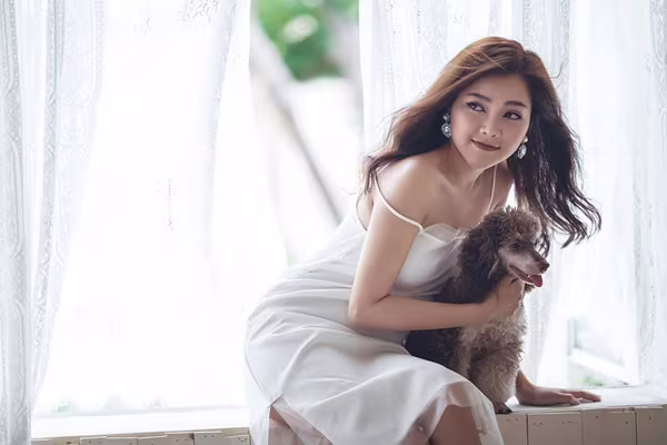 Cựu thành viên Mắt Ngọc "lột xác" với hình ảnh đầy quyến rũ ảnh 2 Cựu thành viên Mắt Ngọc "lột xác" với hình ảnh đầy quyến rũ ảnh 2