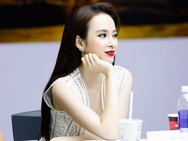 Đi tuyển bạn diễn, Angela Phương Trinh diện đồ gợi cảm khoe vòng 1 ảnh 3 Đi tuyển bạn diễn, Angela Phương Trinh diện đồ gợi cảm khoe vòng 1 ảnh 3