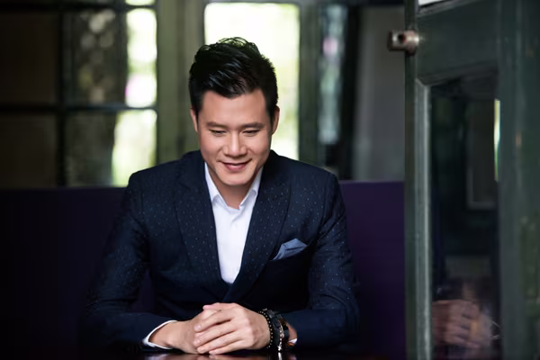 Quang Dũng thổn thức hát "Mãi mãi bên em" ảnh 8 Quang Dũng thổn thức hát "Mãi mãi bên em" ảnh 8