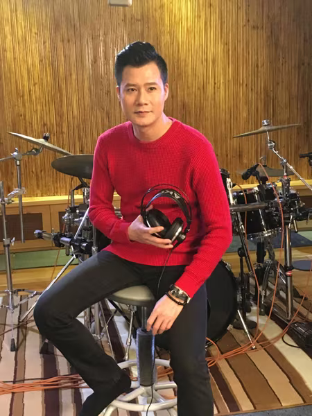 Quang Dũng thổn thức hát "Mãi mãi bên em" ảnh 2 Quang Dũng thổn thức hát "Mãi mãi bên em" ảnh 2