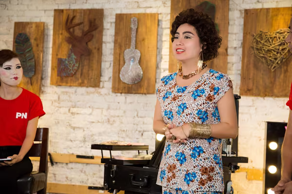 Diễn viên Lê Khánh "chặt chém" chuyên gia trang điểm Phúc Nghĩa ảnh 3 Diễn viên Lê Khánh "chặt chém" chuyên gia trang điểm Phúc Nghĩa ảnh 3