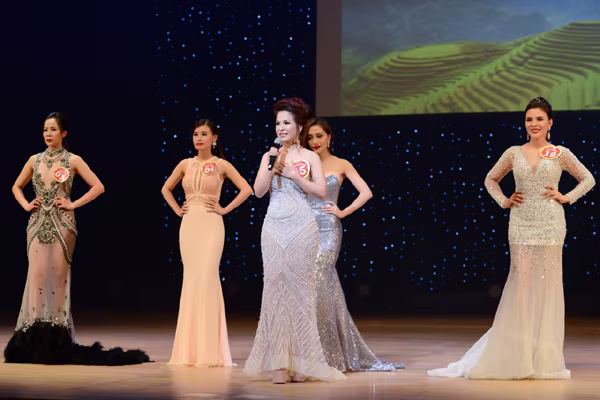 Lê Thanh Thúy đăng quang Hoa hậu Doanh nhân người Việt châu Á 2016 ảnh 1 Lê Thanh Thúy đăng quang Hoa hậu Doanh nhân người Việt châu Á 2016 ảnh 1