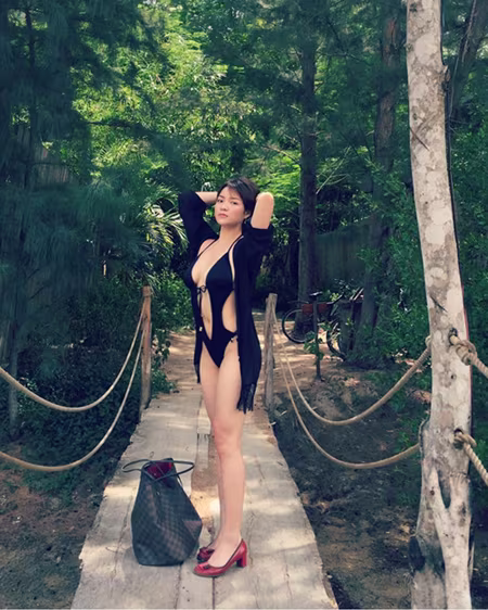 Diện bikini, Thủy "top" khoe 3 vòng "bốc lửa" ảnh 1 Diện bikini, Thủy "top" khoe 3 vòng "bốc lửa" ảnh 1